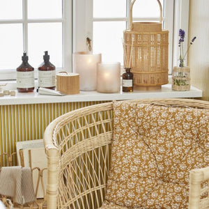 Ib Laursen ALTUM Meadow håndsæbe 500 ml i vindueskarm med andre produkter i samme serie