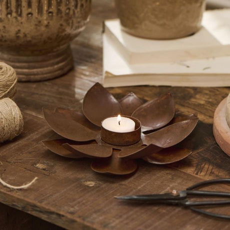 Ib Laursen Lotus lysestage med fyrfadslys