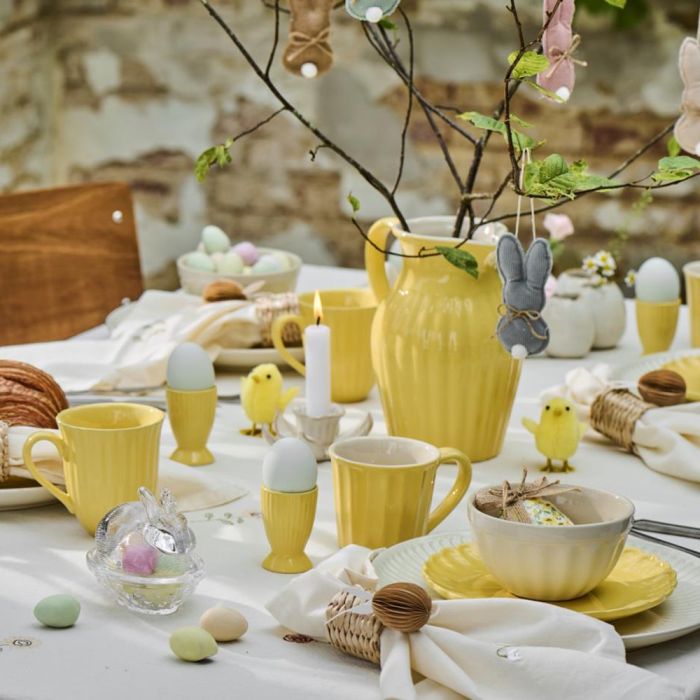 Ib Laursen Flora dug i butter cream med broderi som base for påskebord