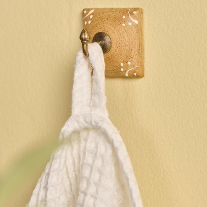 Ophængsstrop på hvidt Liseleje håndklæde 50x100 cm fra Ib Laursen