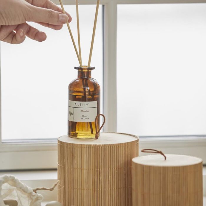 ALTUM Meadow duftpinde fra Ib Laursen på runde æsker