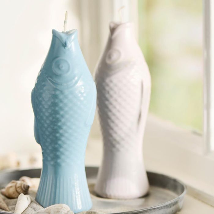 Ib Laursen stearinlys formet som fisk i hørfarvet og lyseblå